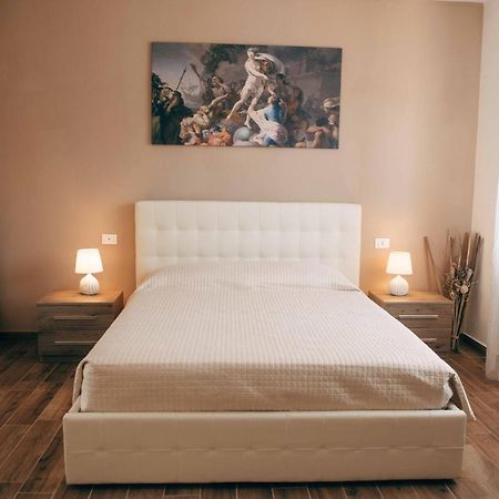 Affitta camere La Fenice di Folli Lorella Puegnago del Garda Esterno foto