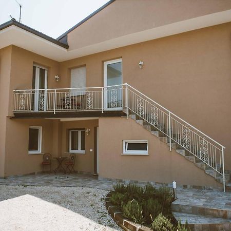 Affitta camere La Fenice di Folli Lorella Puegnago del Garda Esterno foto